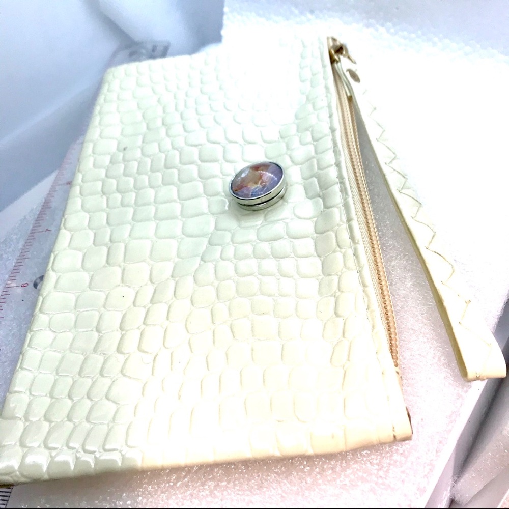 Clutch purse wristlet with Handmade 20mmSnap